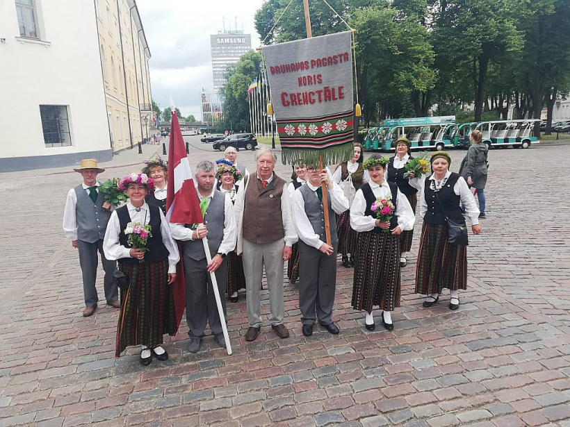 Grenctāles jauktais koris šīs vasaras Dziesmu un deju svētkos.