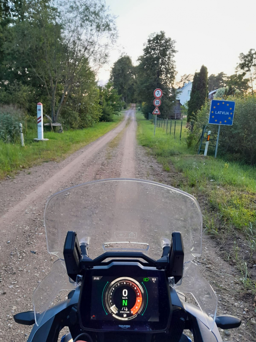 Lieljaudas tūrisma enduro motocikls "Triumph Tiger 1200 GT Pro".
