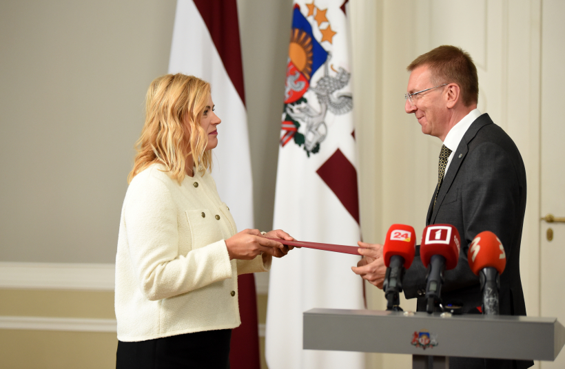 Valsts prezidents Edgars Rinkēvičs un partiju apvienības "Jaunā vienotība" Ministru prezidenta amata kandidāte, labklājības ministre Evika Siliņa piedalās preses brīfingā Rīgas pilī, kurā Valsts prezidents nominē labklājības ministri par jauno Ministru prezidenti.