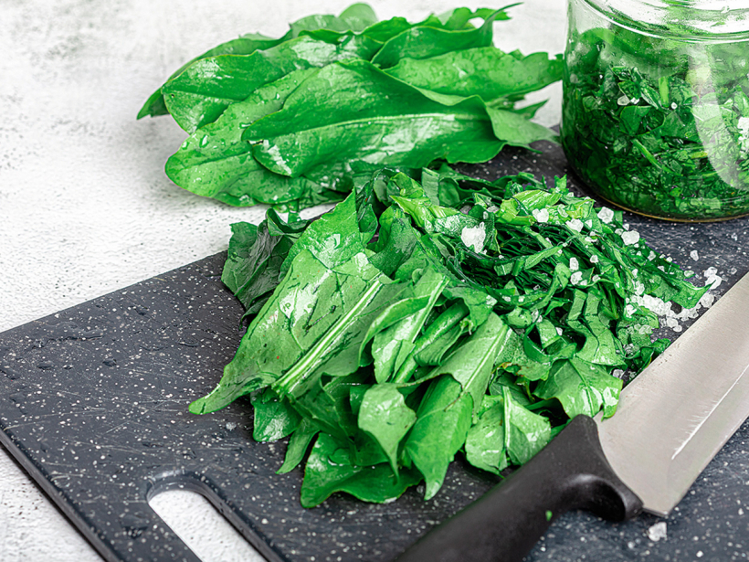 Sālīti zaļumi zupai.