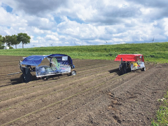 Mašīnu var viegli pārvadāt, piekabinot vieglajam automobilim.