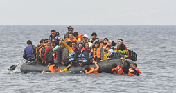 Migrantu laiva.