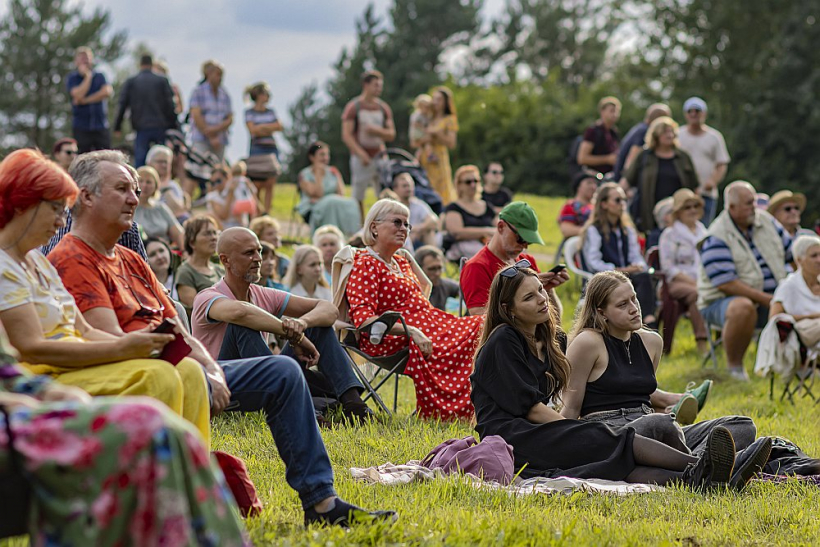 Tukuma Mālkalnā top novadnieka dzejnieka Imanta Ziedoņa dārzs. Viņa dzejas cienītāju joprojām ir daudz, ko apliecina te 27. augustā notikušais koncerts "Imants Ziedonis. Vēstījums Tev".