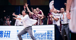 Treneris Luka Banki Pasaules kausa spēlēs laukuma malā izdzīvoja īstas itālieša kaislības.