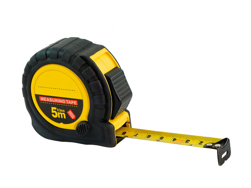 Mērlentes galā ir kustīgs metāla āķītis, bet tas nav ražošanas brāķis.