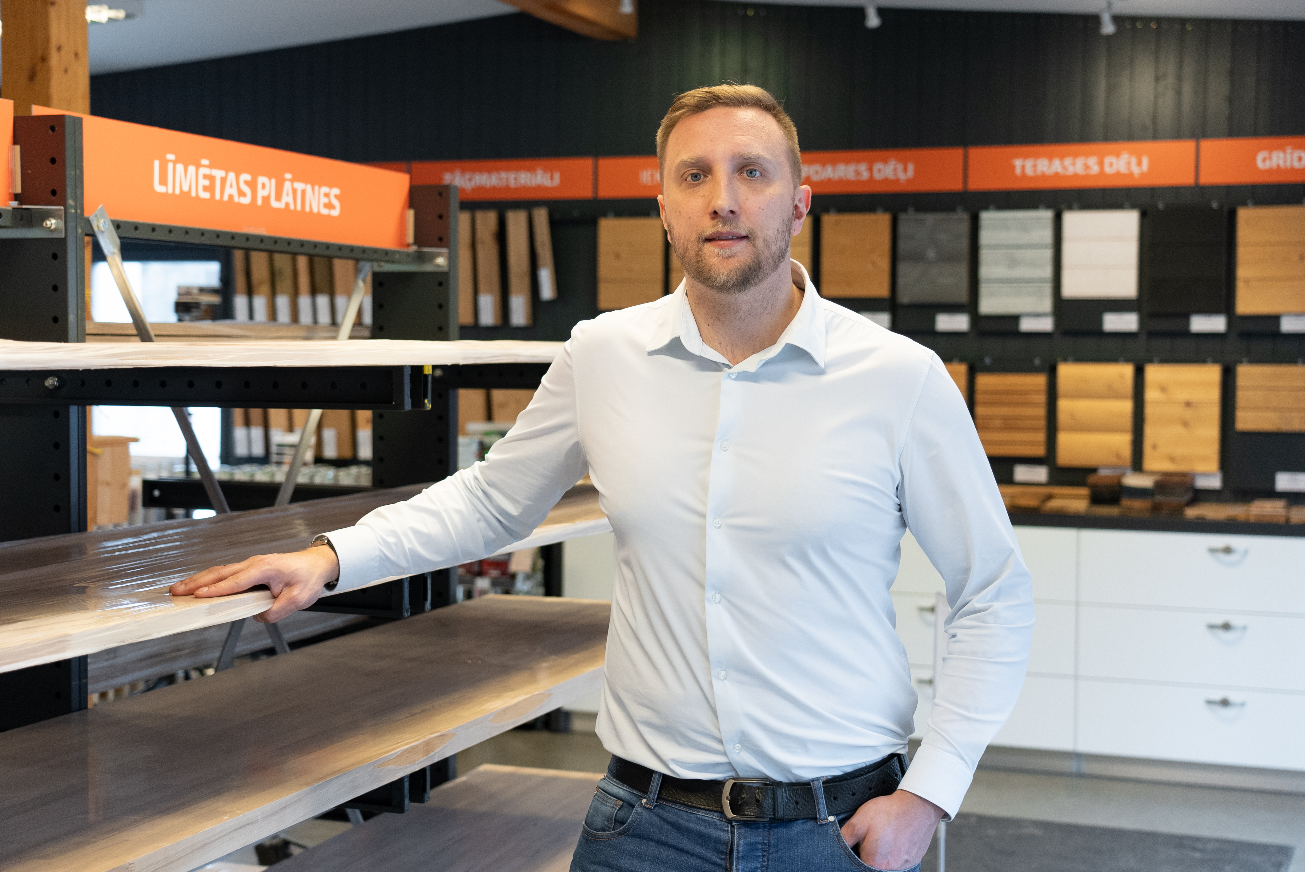 "PATA grupas" specializētās kokmateriālu tirdzniecības ķēdes vadītājs Andrejs Vasiļevičs.