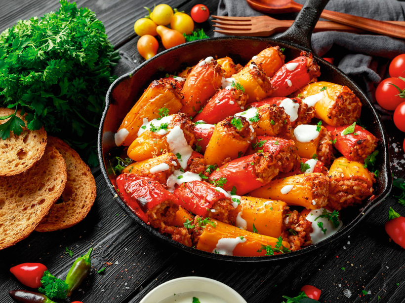 Pildītas mazās paprikas.