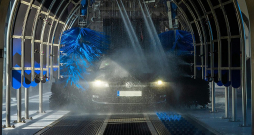 "Pro Bro Express" automazgātavu galvenā īpatnība ir tā, ka katra automašīna tiek nomazgāta vien 96 sekundēs.