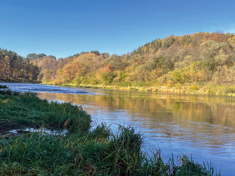 Nere ir patiesi skaista upe, un makšķerēšana tajā sagādā lielu baudu.