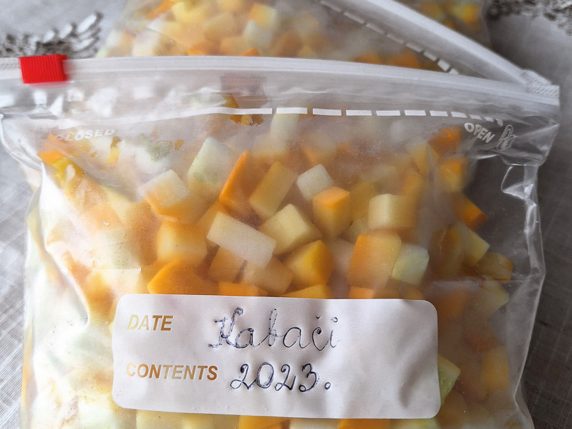 Kad kabači sasaluši, tos pārber saldēšanai paredzētajos maisiņos vai konteineros.