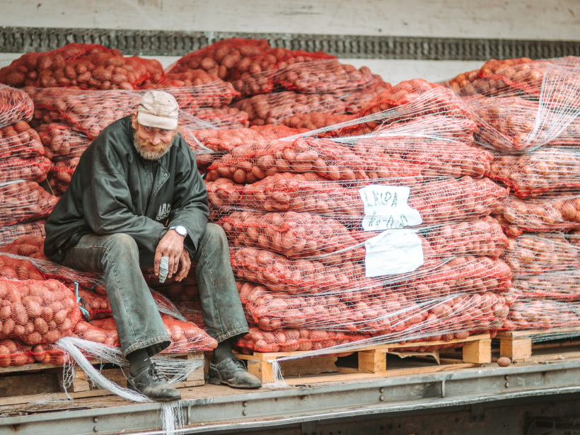Kartupeļu tirgotājs.