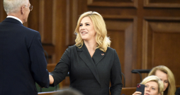 Jaunievēlētais ārlietu ministrs Krišjānis Kariņš un jaunievēlētā Ministru prezidente Evika Siliņa pēc Saeimas ārkārtas sēdes, kurā notika uzticības izteikšana jaunajam Ministru kabinetam.