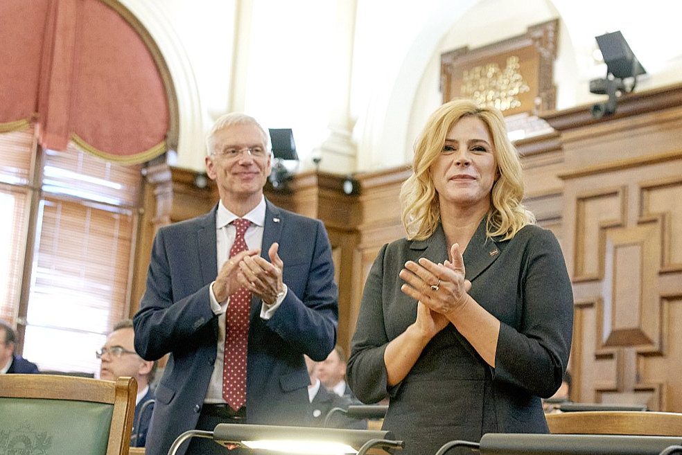Bijušais Ministru prezidents Krišjānis Kariņš un Evika Siliņa.