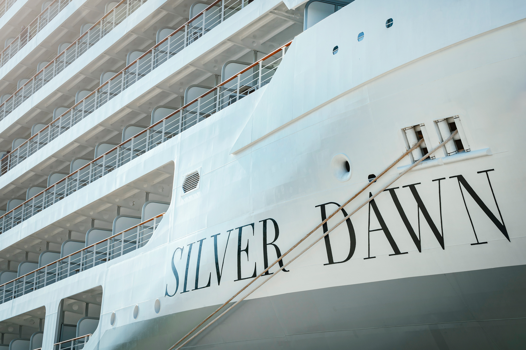 Rīgas ostā viesojas ultra luksusa klases kruīza kuģis "Silver Dawn".