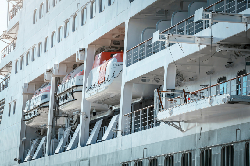 Rīgas ostā viesojas ultra luksusa klases kruīza kuģis "Silver Dawn".