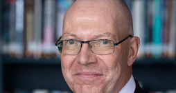 Stokholmas Ekonomikas augstskolas Ekonomikas nodaļas vadītājs Rīgā Mortens Hansens.