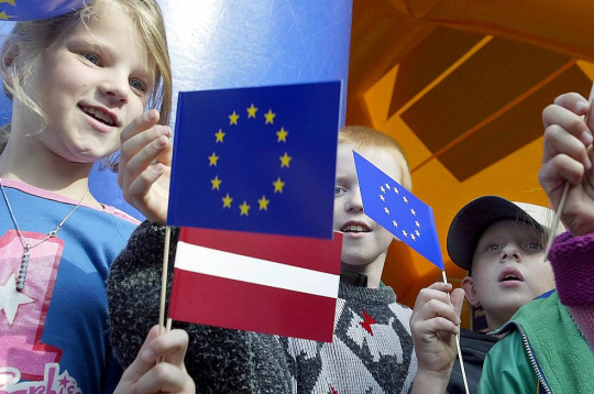 Bērni aģitācijas pasākumā ES referenduma priekšvakarā.