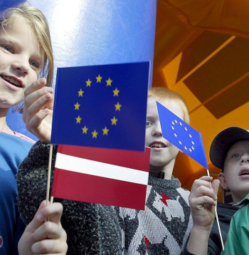 Bērni aģitācijas pasākumā ES referenduma priekšvakarā.