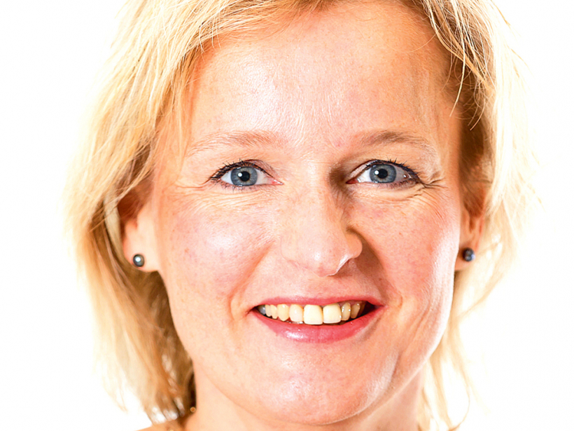 Labklājības ministrijas Bērnu un ģimenes politikas departamenta vecākā eksperte Kristīne Venta Kittele uzsver, ka gadījumā, ja ģimenei ir grūtības atrisināt materiāla vai sociāla rakstura problēmas, tai ir tiesības vērsties pašvaldības sociālajā dienestā.