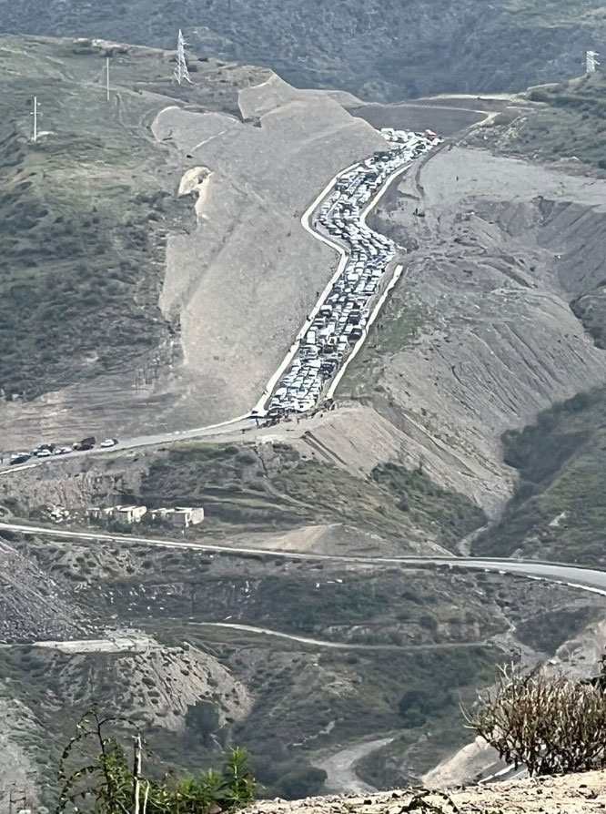 Armēņi pamet Kalnu Karabahu