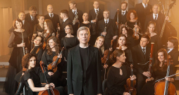 "Sinfonietta Rīga" sezonas atklāšanas koncertā uzstājās gan pavisam jauni, gan vispārzināmi mūziķi.