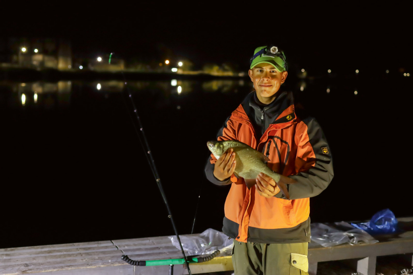 Dmitrijs iecienījis fīdera nakts copes sesijas.