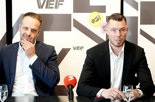 Jānis Gailītis (no kreisās) "VEF Rīgas" rindās dažādos ampluā ir nemainīgi kopš kluba atjaunošanas 2007. gadā, bet Dairis Bertāns atgriežas komandā pēc desmit gadu pārtraukuma.