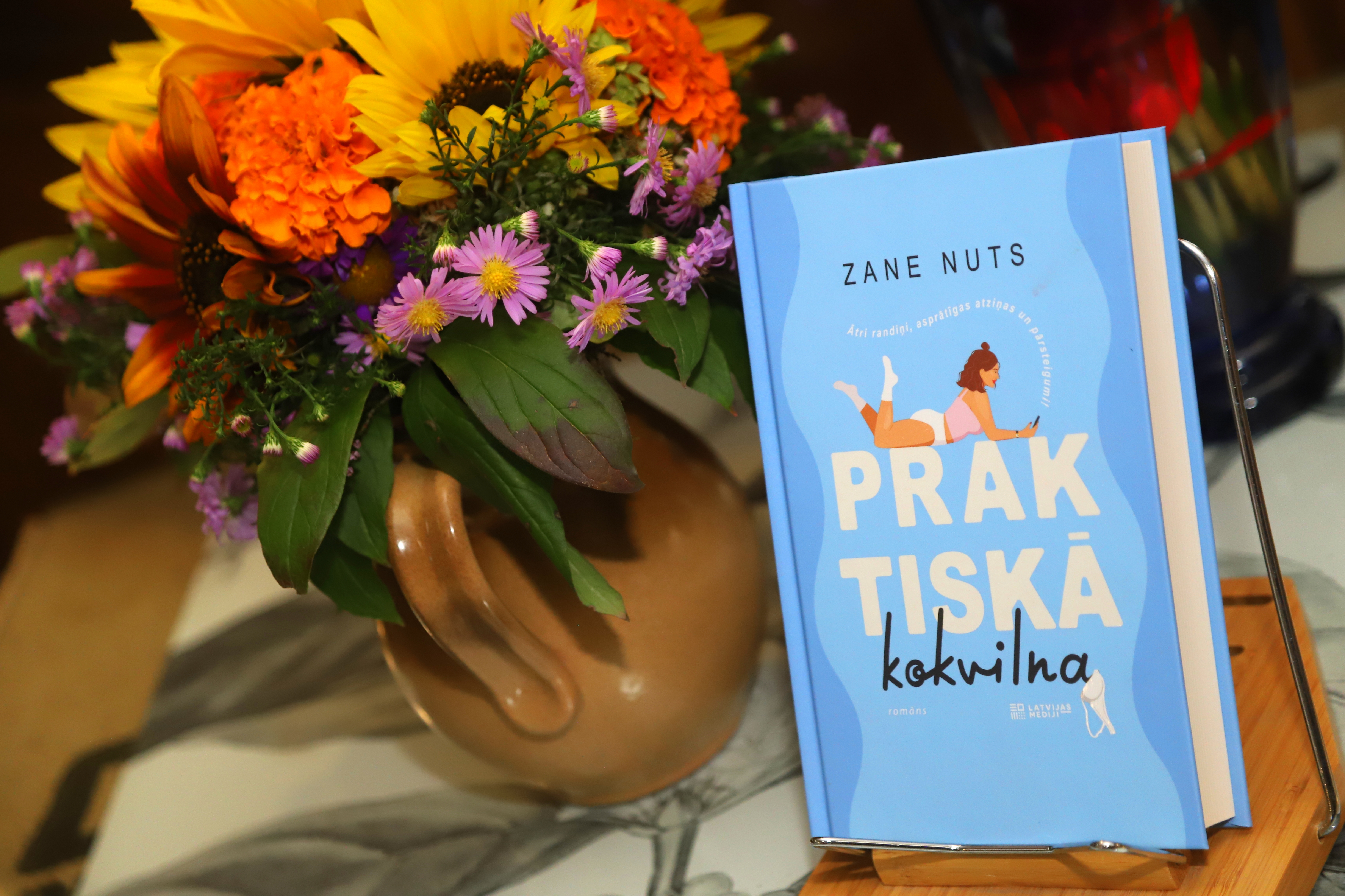 Zanes Nuts grāmatas "Praktiskā kokvilna" atvēršana.