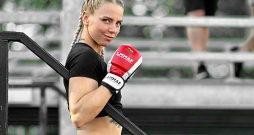 Viktorija Kozlova vien pirms pusotra gada pievērsās cīņas sporta veidiem, MMA tik ļoti aizrāva, ka izvirzījusi mērķi nokļūt pasaulē prestižākajā UFC seriālā.