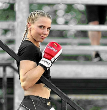 Viktorija Kozlova vien pirms pusotra gada pievērsās cīņas sporta veidiem, MMA tik ļoti aizrāva, ka izvirzījusi mērķi nokļūt pasaulē prestižākajā UFC seriālā.