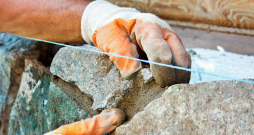 Kaļķu–cementa javas pagatavošanai bez mazgātām smiltīm, kaļķiem un ūdens izmanto arī cementu.
