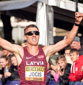 Uģis Jocis pasaules skriešanas čempionātā 5 km distances finišā, uzstādot jaunu Latvijas rekordu.