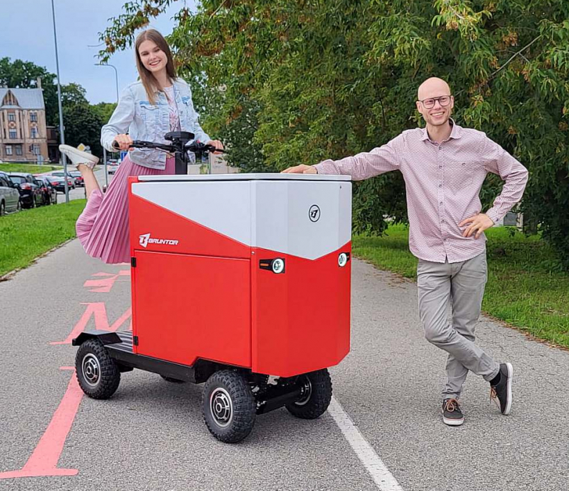 "Šobrīd esam celmlauži šajā mobilitātes virzienā. Taču pēc pieciem gadiem "Bruntor Cargo" spēkrati būs iekarojuši ne tikai Eiropas, bet arī ASV tirgu, sasniedzot vismaz piecu miljonu eiro lielu apgrozījumu," ir pārliecināts zīmola "Bruntor Cargo" radītāji Raimonds Jurgelis un Elvija Vanaga.