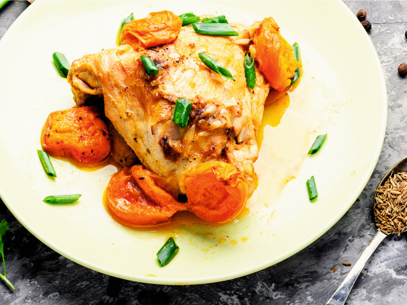 Spārniņi aprikožu mērcē.