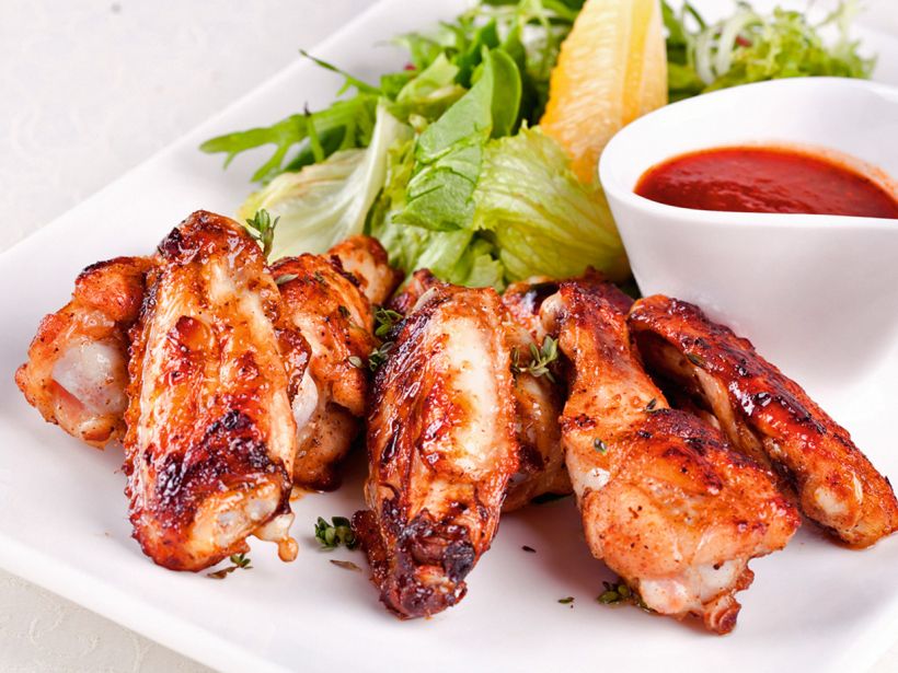 Vistu spārniņi čili mērcē.