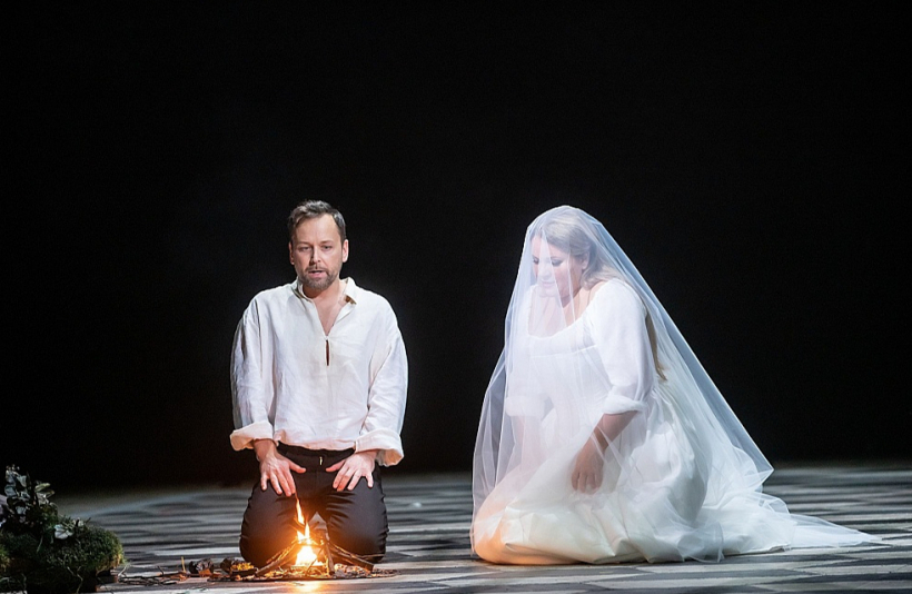 Skats no Latvijas Nacionālās operas jauniestudējuma "Dons Karloss".