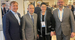 LOK prezidents Jānis Buks (no labās) kopā ar Baltijas kolēģiem, Ukrainas Olimpiskās komitejas prezidentu un šīs valsts jaunatnes un sporta ministru Vadimu Gutcaitu (otrais no kreisās).