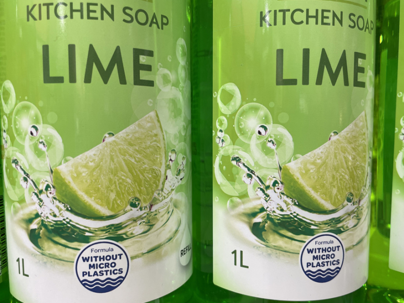 Veikala plauktos, šķiet, zaļo krāsu redz arvien vairāk, tomēr tas nenozīmē, ka ārējam veidolam atbilst arī saturs