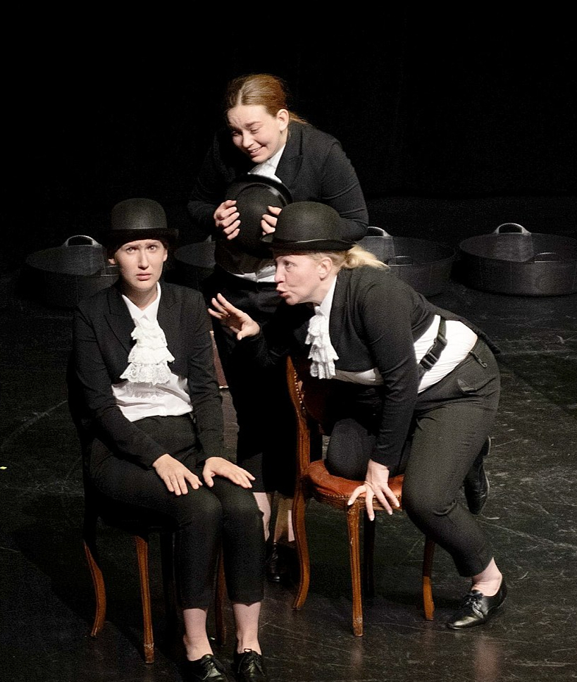 Birmingemas Mazā teātra izrāde "Atklātā jūra" ieguva sudraba balvu.