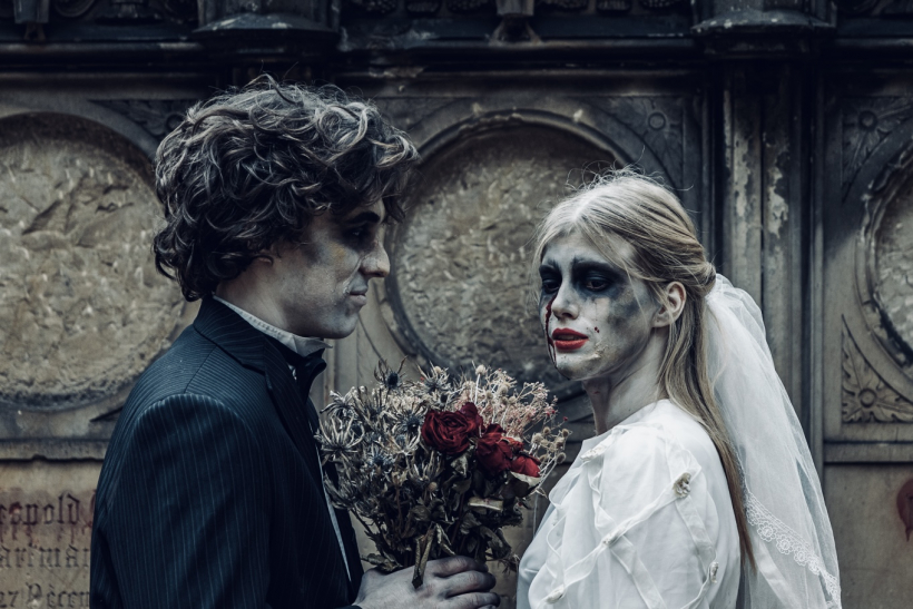 Kadrs no grupas "Dzelzs vilks" videoklipa.