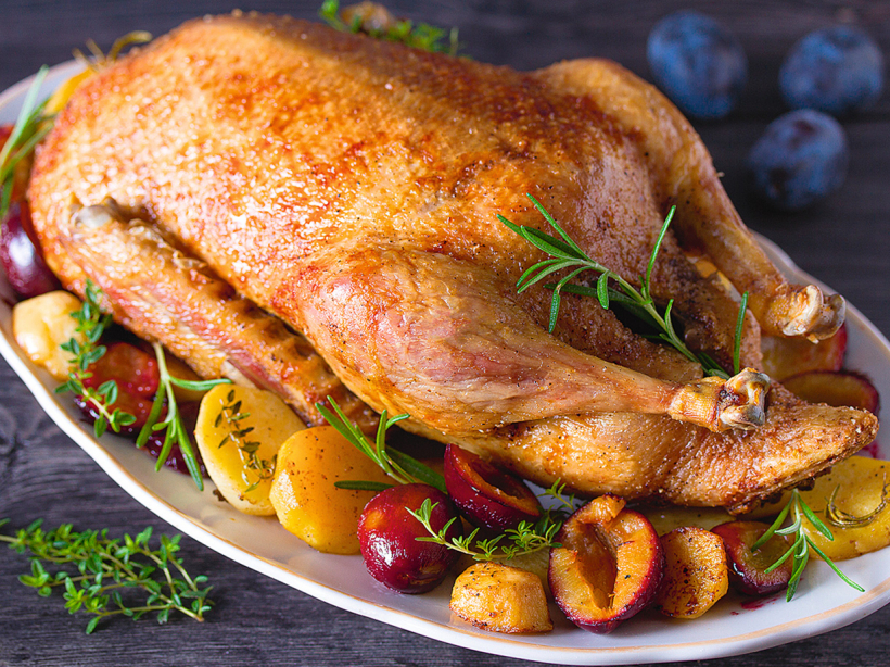 Taukvielas nav nepieciešamas, jo pīle ir trekna – cepoties no tās iztecēs tauki.