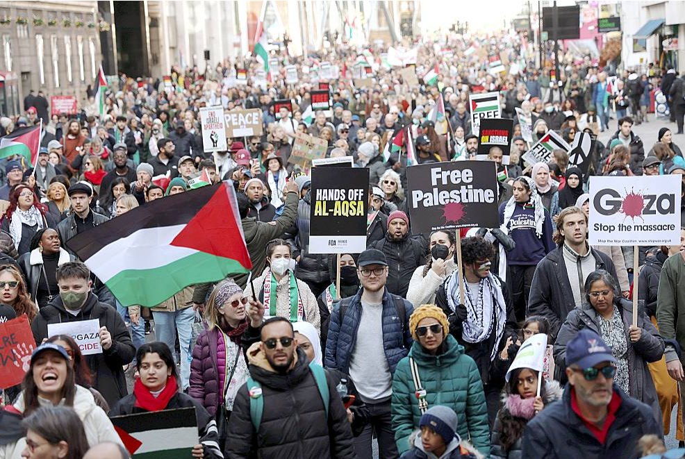 Londonā sestdien demonstrācijā palestīniešu atbalstam piedalījās apmēram 300 000 cilvēku.