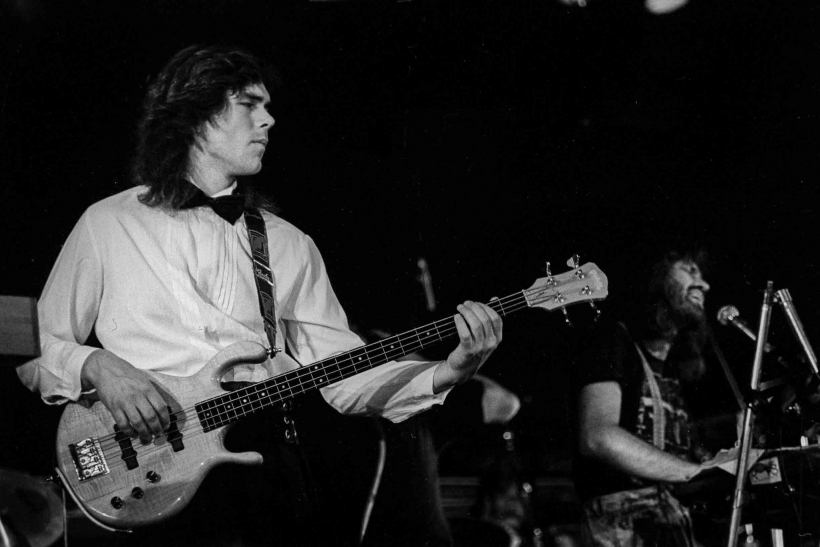 "Vecās mājas". A. Alviķis un U. Prauliņš.