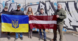 Ingus Ostrovskis ir palīdzējis nogādāt daudz Latvijas humānās palīdzības kravas Ukrainai.