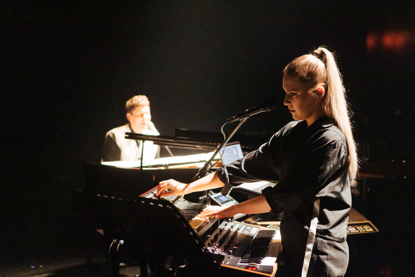 Dziedātāja, multiinstrumentāliste Una Daniela.