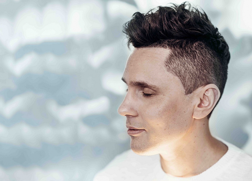 Solokoncertā "Siltā gaismā" skanēs dziesmas, kas atspoguļo mīlestības temperatūras plašo diapazonu.