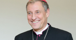 Katoļu arhibīskaps, metropolīts Zbigņevs Stankevičs.