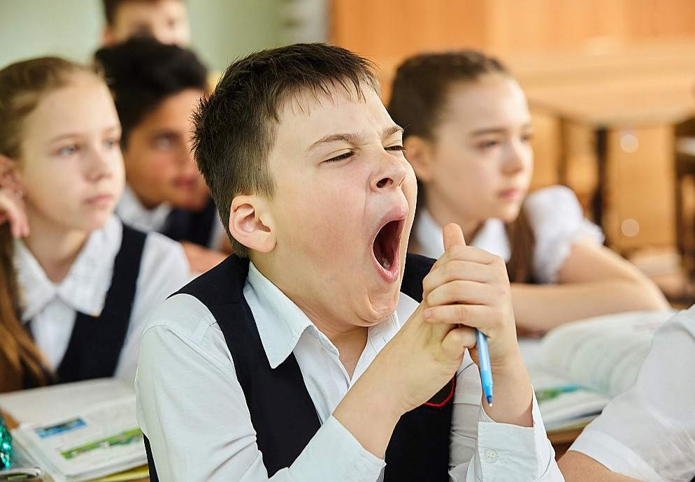 Ventilācijas efektivitāti nosaka ne tikai skolēnu skaits klasē un laiks, ko viņi tajā pavada, bet arī mācību telpas lielums.