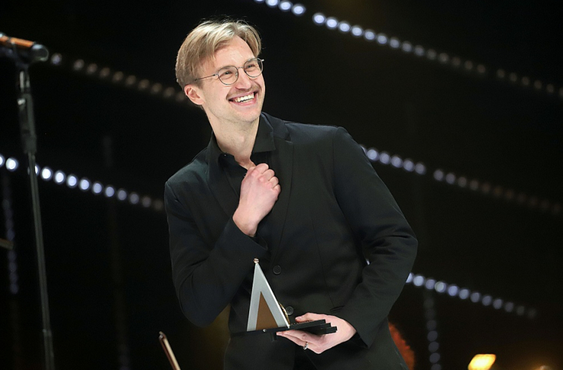 Prieks un gandarījums arī visiem valmieriešiem! Valmieras teātra aktieris Sandis Runge ieguva Gada jaunā skatuves mākslinieka balvu.