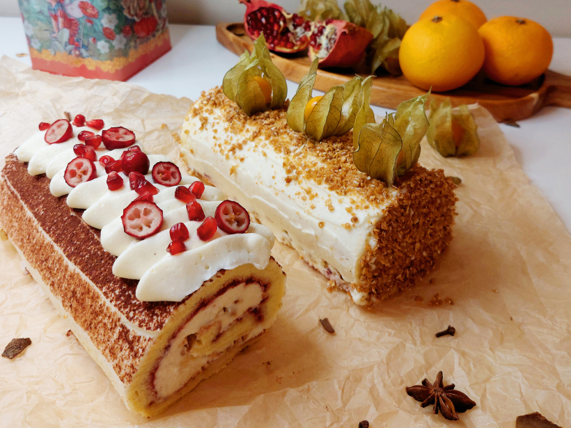 Biskvīta rulete ar brūkleņu–ābolu ievārījumu.